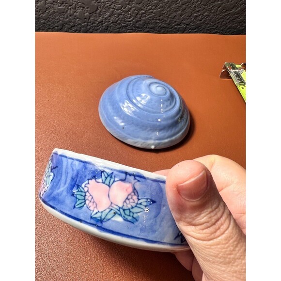 Vintage Ceramic Shell Trinket Box Blue Glazed with Floral Design Lid Coastal Dec - Picture 9 of 11
